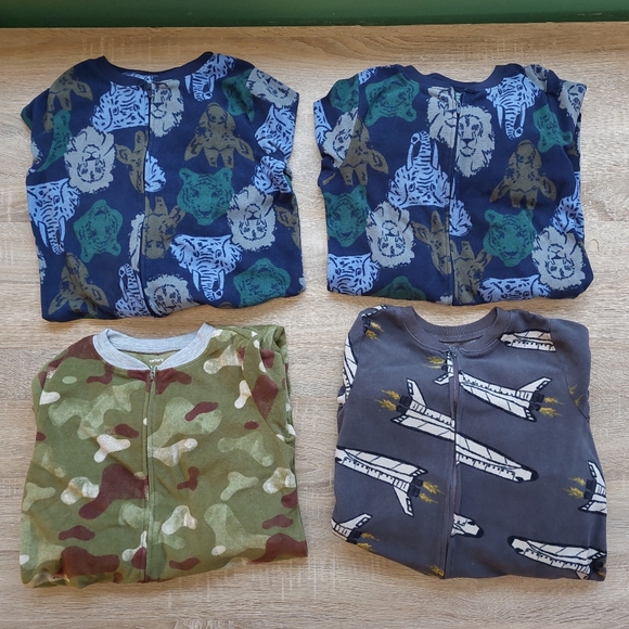 Bundle of Carter's fleece feet pajamas (update on bottom) - Picture 2 of 16